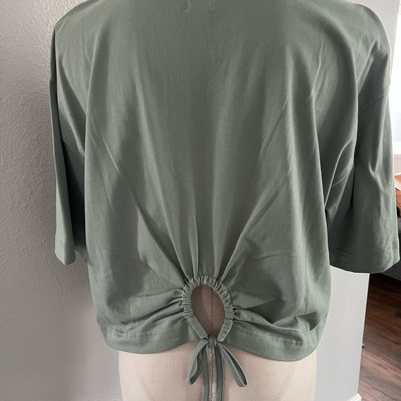 GAP Cropped T- Shirt - Picture 1 of 2